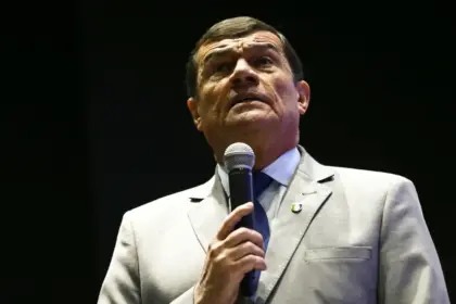 Ex-ministro atuou para demover Bolsonaro da ideia de golpe, diz defesa