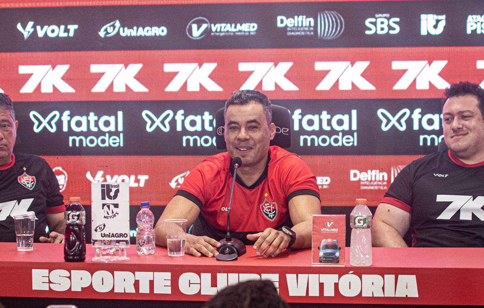 “Não sou o salvador da pátria”, diz Jair Ventura em apresentação no Vitória