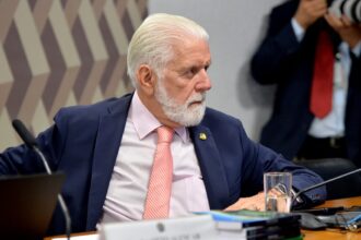 Jaques Wagner diverge do PT e defende debate sobre penas do 8 de Janeiro