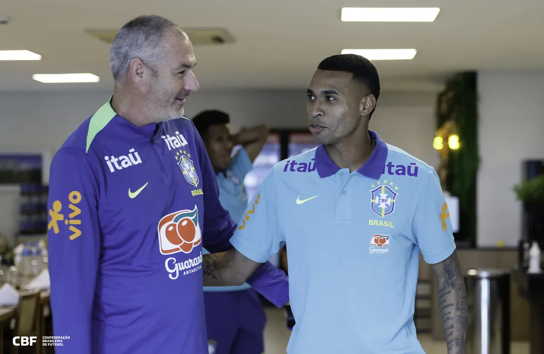 Jean Lucas se apresenta na Granja Comary para jogos da Seleção Brasileira