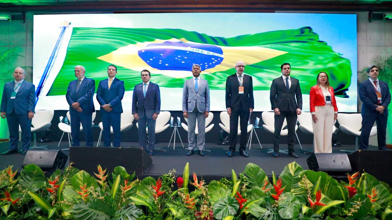 Em Salvador, Jerônimo participa de abertura de fórum que debate gestão pública e controle sustentável