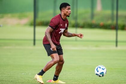 Lateral do Vitória evolui, mas só deve voltar aos gramados em 2026