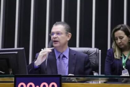 Líder do PL defende anistia ampla e inclui Bolsonaro em proposta sobre 8 de Janeiro