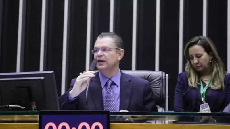 Líder do PL defende anistia ampla e inclui Bolsonaro em proposta sobre 8 de Janeiro