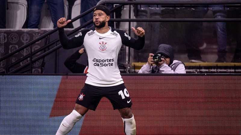 Memphis completa um ano no Corinthians e dispara: "Nunca duvidei da minha decisão"