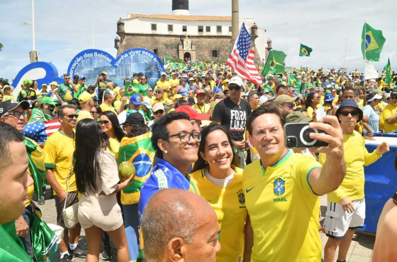 Patriotas baianos vão ao Farol da Barra no 7 de Setembro