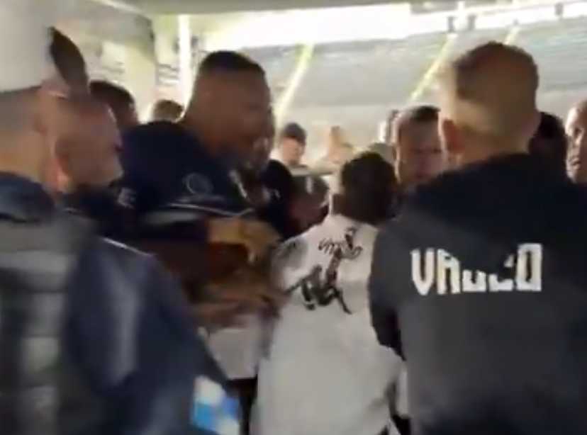 Presidente do Vasco ‘parte para cima’ do árbitro e é contido pela polícia