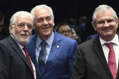 Senadores baianos votam a favor de mudanças na Lei da Ficha Limpa