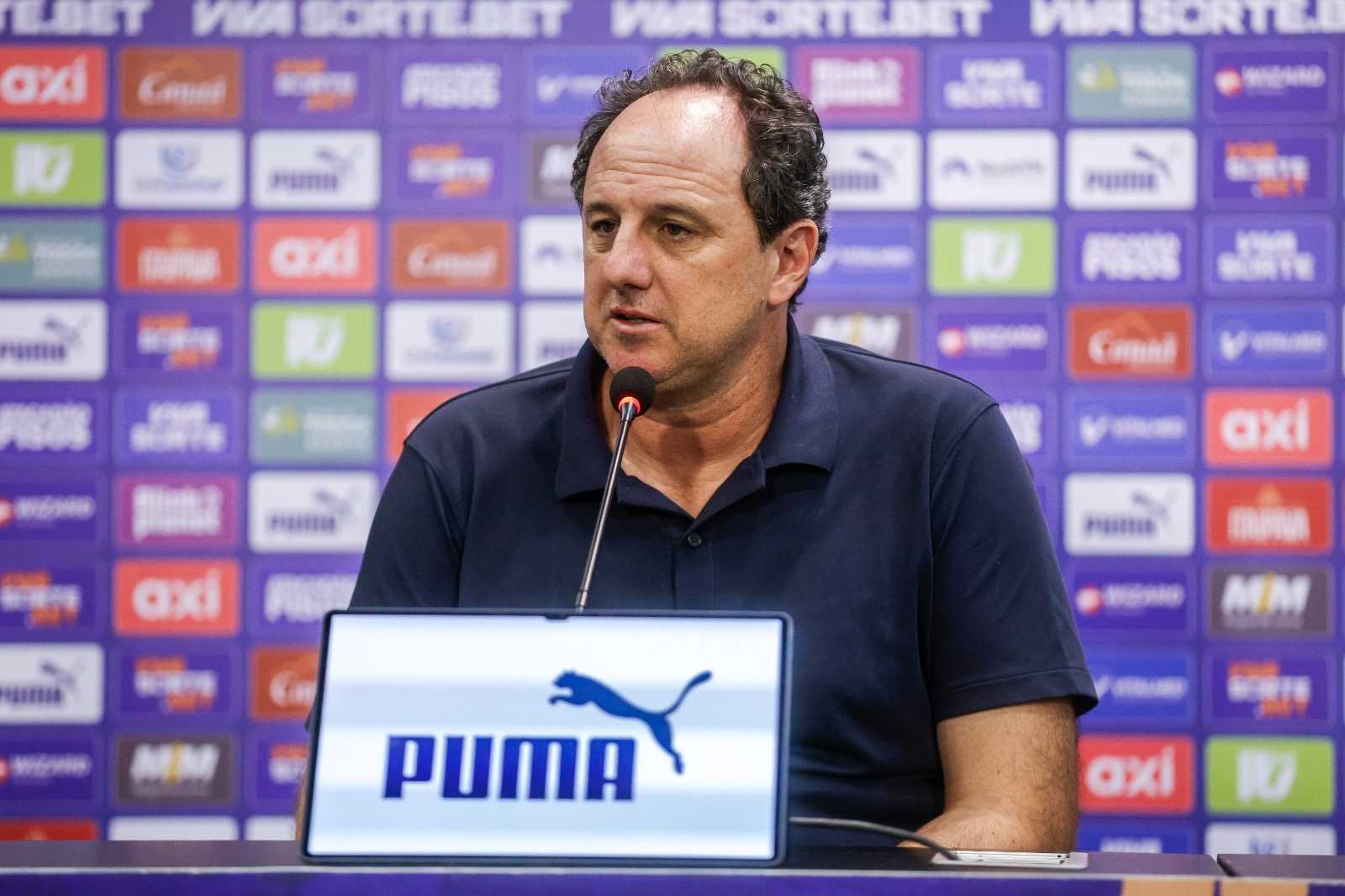 Torcedores resgatam fala de Ceni após treinador criticar Abel Ferreira e apontam contradição