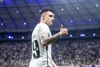 Vitória precisa reagir para evitar rebaixamento no Brasileirão
