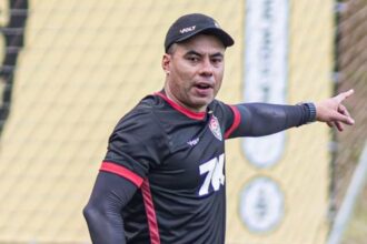 Em estreia de Jair Ventura, Vitória visita o Grêmio pelo Brasileirão; veja prováveis times