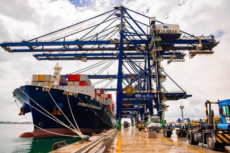 Portos brasileiros batem recorde histórico com 124,7 milhões de toneladas