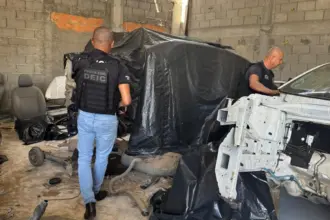 Polícia desmantela esquema de fraude com seguro e carros roubados