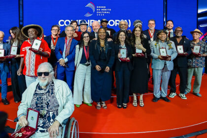 Lula homenageia Silvio Tendler por alertas sobre autoritarismo