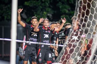Vitória Brilha: Jair Ventura Conduz Vitória à Vitória Surpreendente!