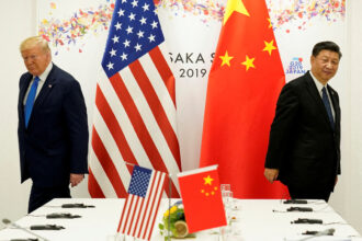 Trump anuncia tarifa de 100% sobre produtos chineses e mercados reagem