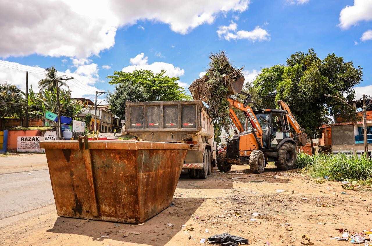 Mutirão de limpeza 'Seman nos Bairros' transforma Candeias