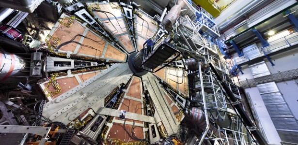 Bolsista da FAPESP Conquista Prêmio na Colaboração Atlas do LHC