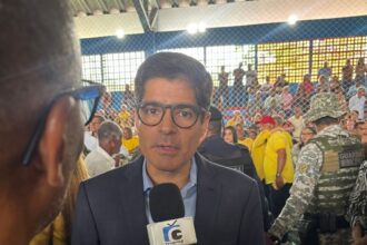 ACM Neto participa do sepultamento do ex-prefeito Michel Hagge
