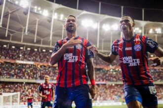 Bahia enfrenta o Grêmio na Fonte Nova em busca de reação