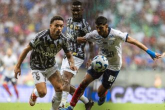 Em 'jogo de seis pontos', Bahia visita Botafogo no Nilton Santos; veja prováveis times