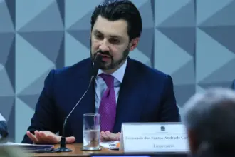 CPMI do INSS: empresário responde a relator, mas se cala para comissão