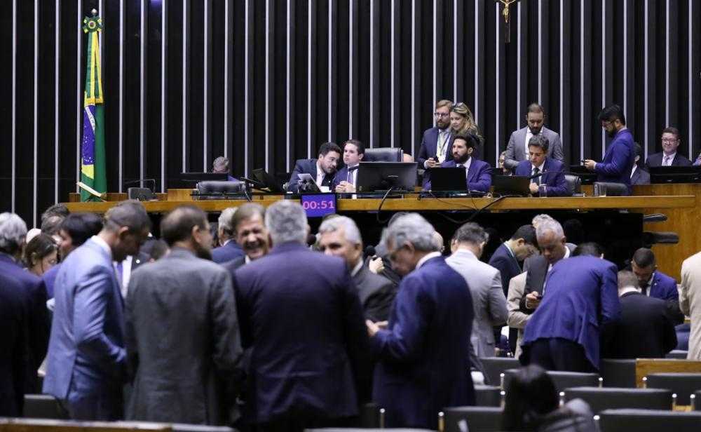 Câmara aprova por unanimidade projeto que amplia isenção do Imposto de Renda para até R$ 5 mil