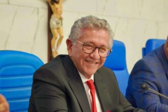 Câmara rejeita contas de Luiz Caetano de 2012 em segunda votação