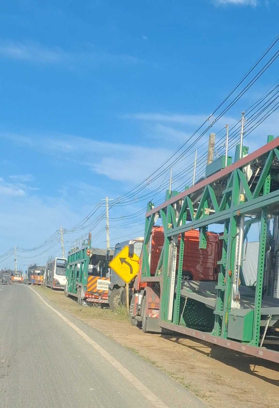 Cegonheiros intensificam protesto em frente à fábrica da BYD em Camaçari