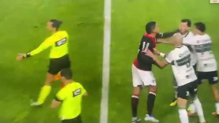 Demitido! Clube da Série B dispensa ex-Bahia que deu tapa em ex-Vitória