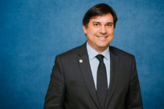 Deputado Niltinho rebate matéria de jornal e defende transparência do governo Jerônimo