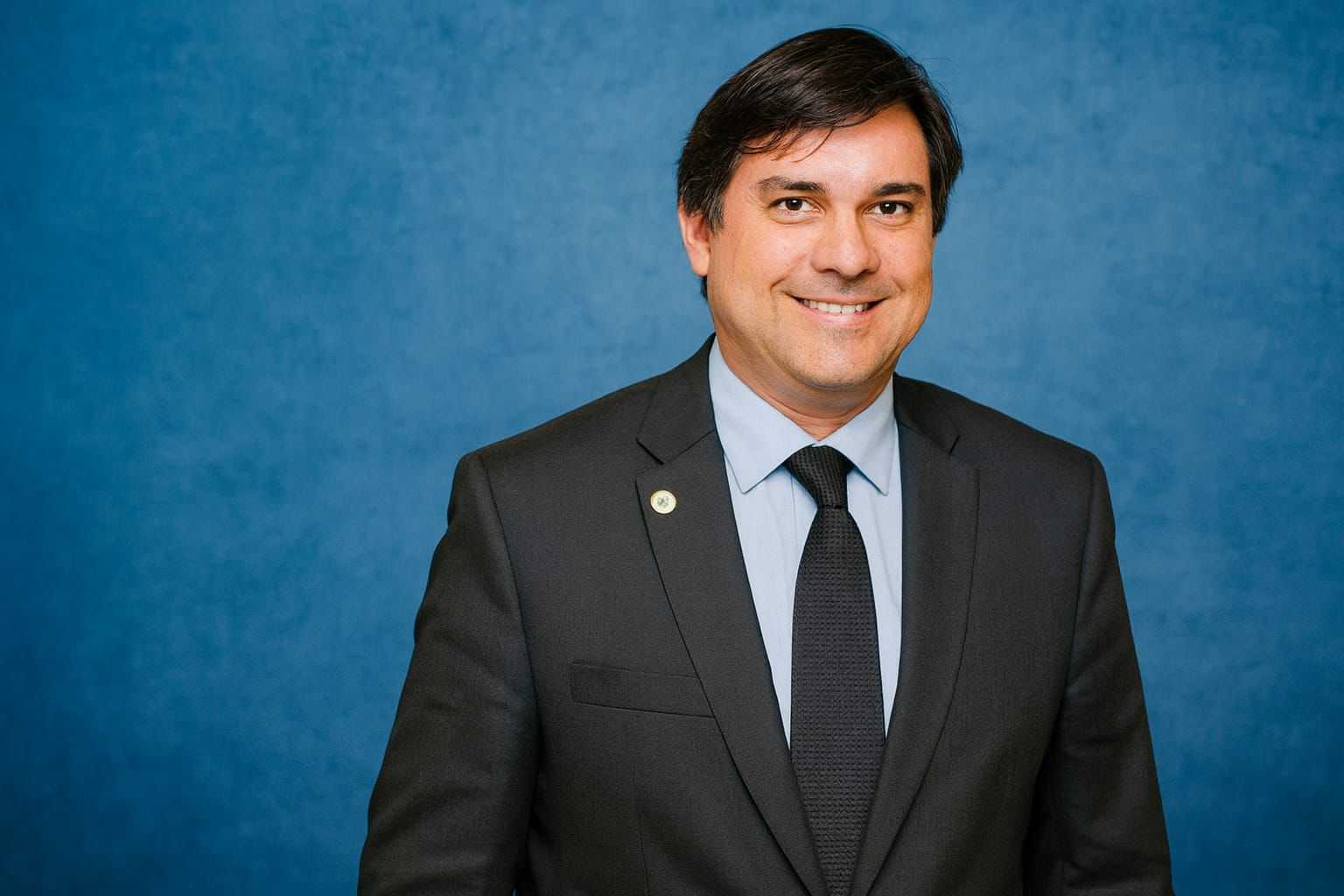 Deputado Niltinho rebate matéria de jornal e defende transparência do governo Jerônimo