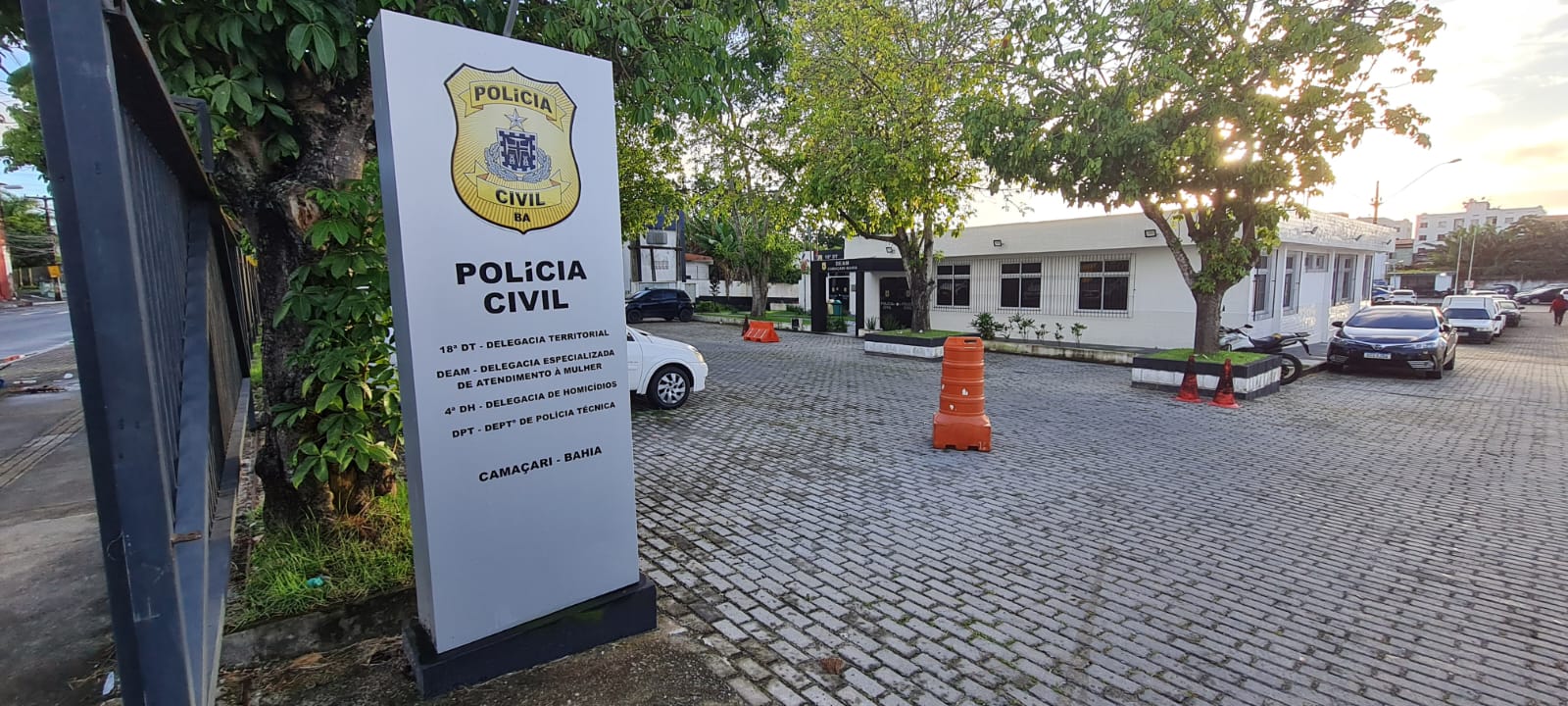 Homem preso com maconha e dinheiro em ação policial em Camaçari