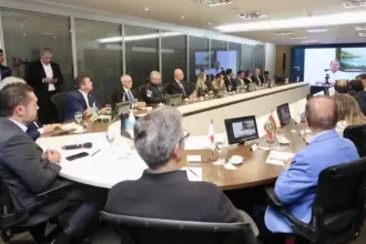 Governadores firmam "Consórcio da Paz" após operação no Rio