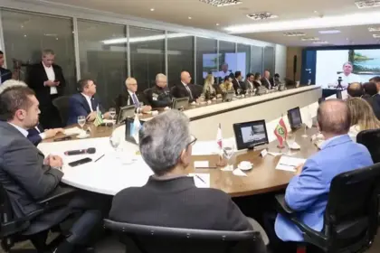 Governadores firmam "Consórcio da Paz" após operação no Rio