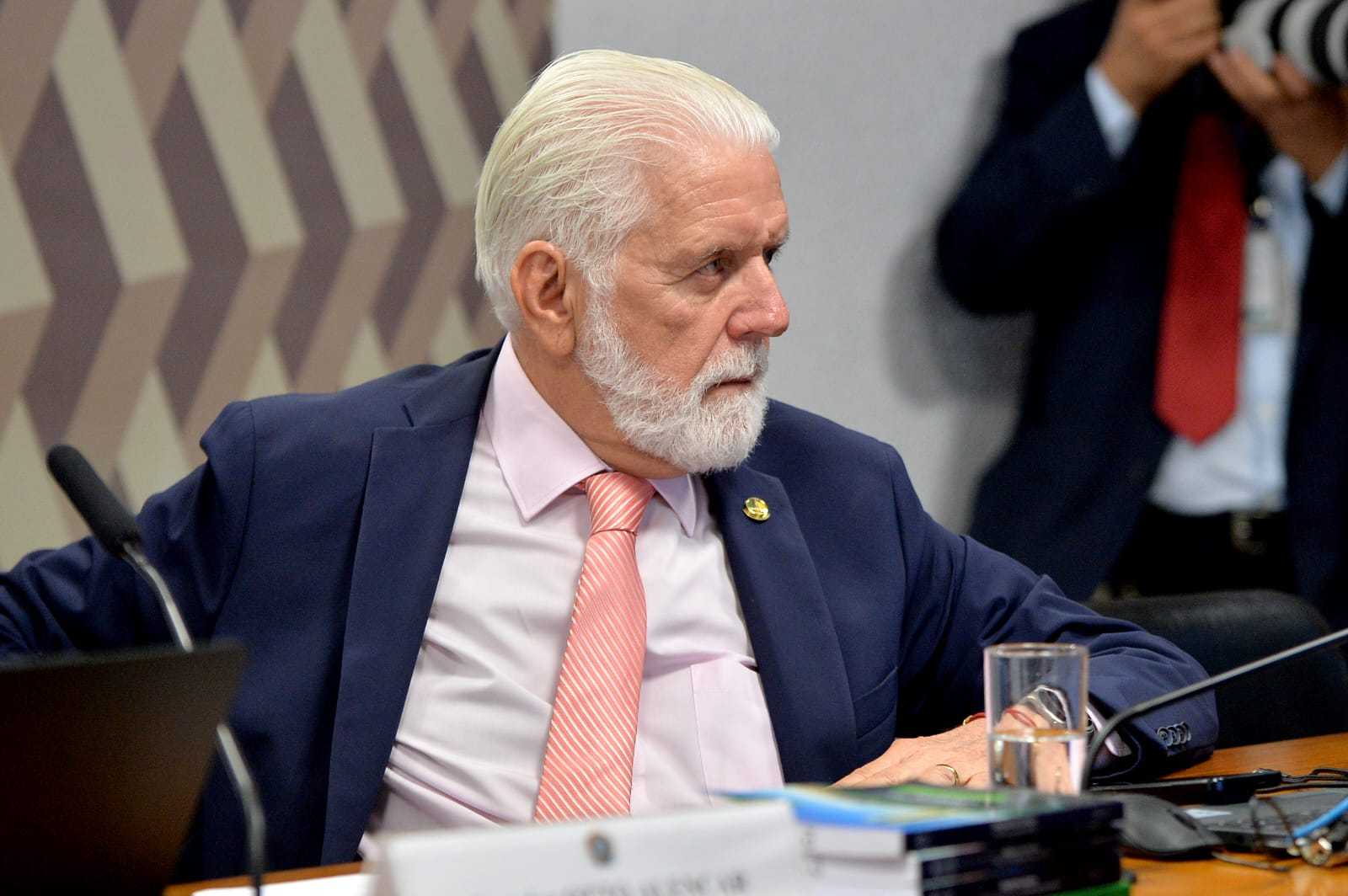 Jaques Wagner defende fim da escala 6×1: “Todo mundo precisa trabalhar, mas também de tempo para a família”