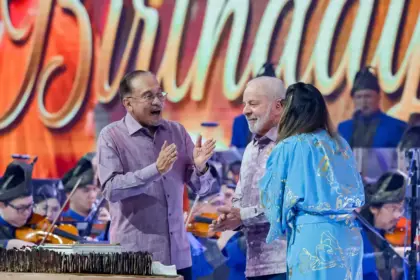 Lula completa 80 anos e se torna o primeiro octogenário no cargo