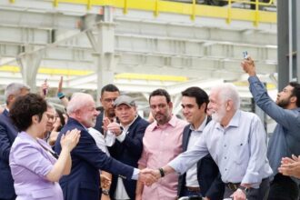 Presidente Lula destaca papel de Jaques Wagner na reconstrução do país