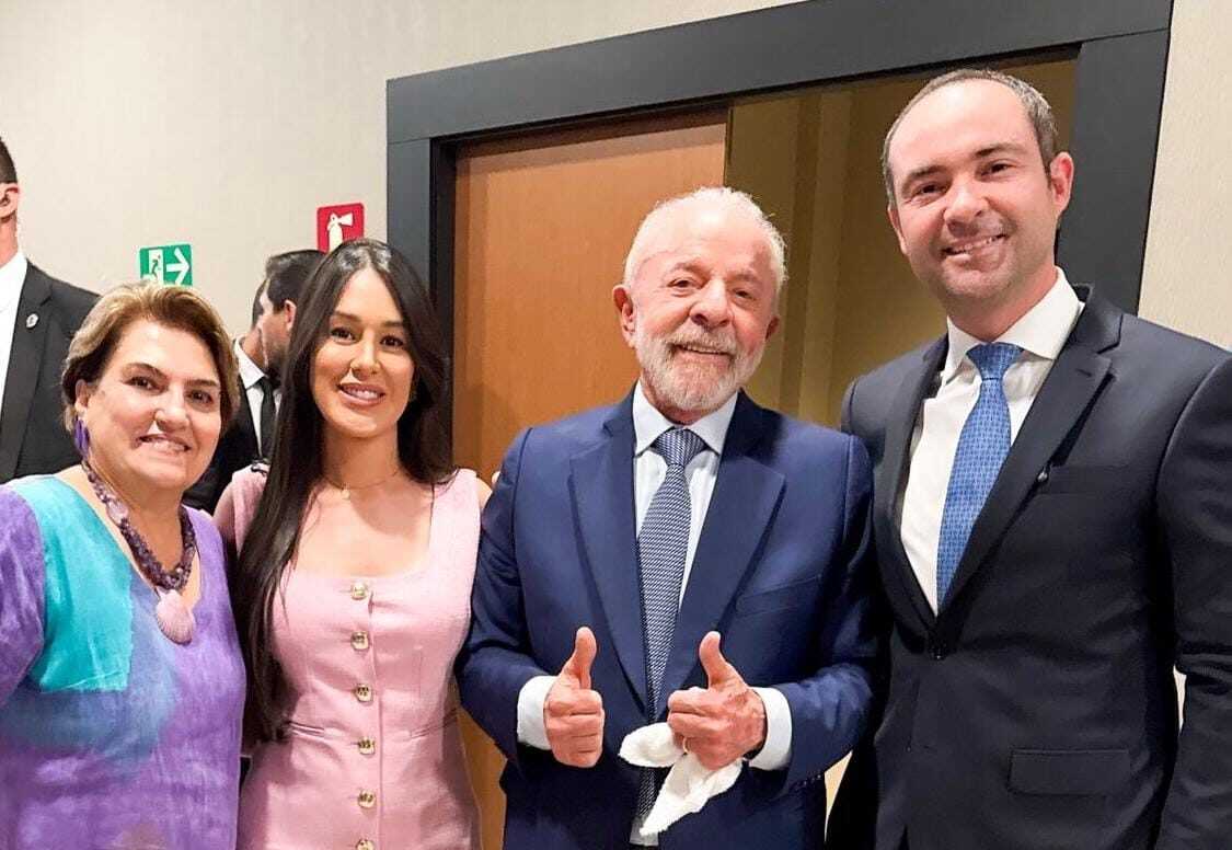 Prefeito de Brumado se encontra com Lula em Brasília e pede apoio para construção de hospital regional