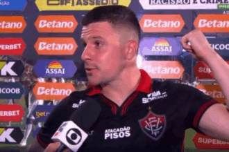 Renato Kayzer critica arbitragem após derrota do Vitória para o Vasco
