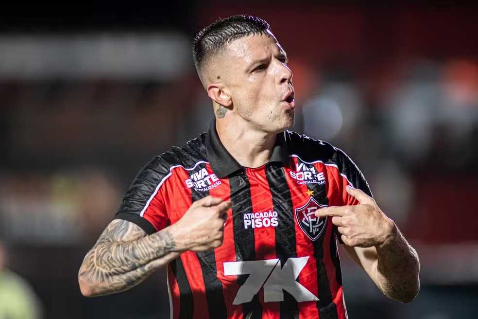 Renato Kayzer relembra superação na carreira em momento delicado do Vitória: "acredito no time"