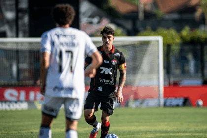 Vasco vence o Vitória em jogo eletrizante com duas viradas e gol no último minuto