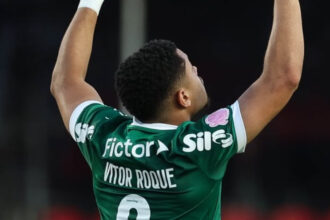 Vitor Roque é denunciado pelo STJD por suposto post homofóbico
