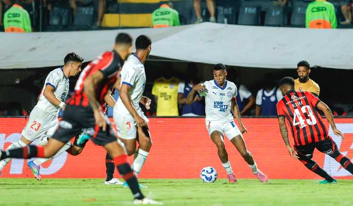 Vitória vence Bahia no Barradão por 2x1 e respira no Brasileirão
