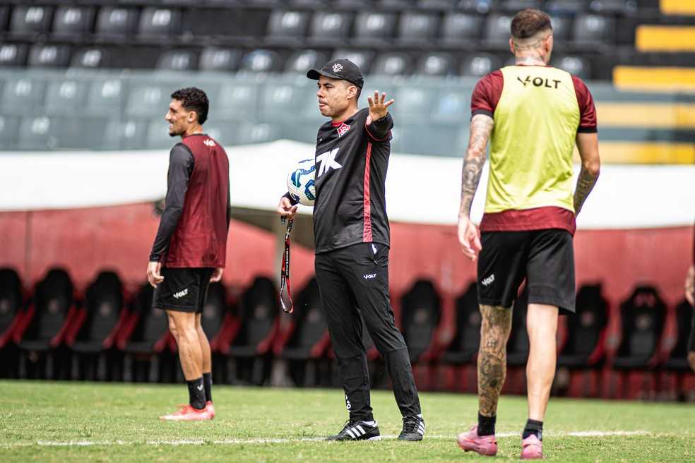 Vitória ganha primeira folga no calendário sob comando de Jair Ventura