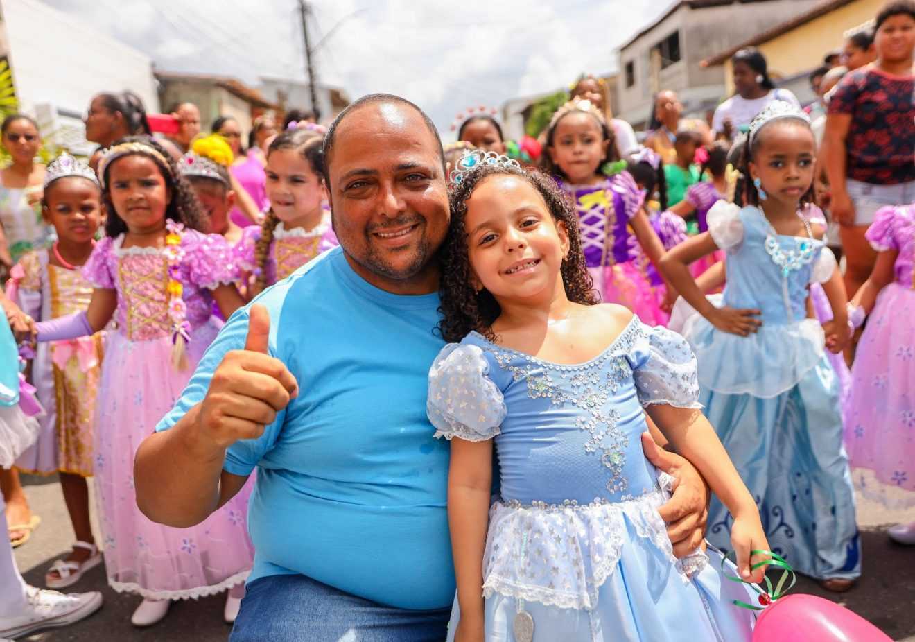 Alunos da Escola São João Batista levam primavera às ruas de Nova Brasília