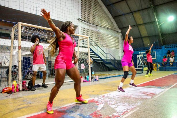 Aulão em Candeias promove funcional e swing em apoio ao Outubro Rosa