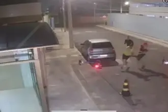 Criminosos realizam assalto com patinetes elétricos em Armação