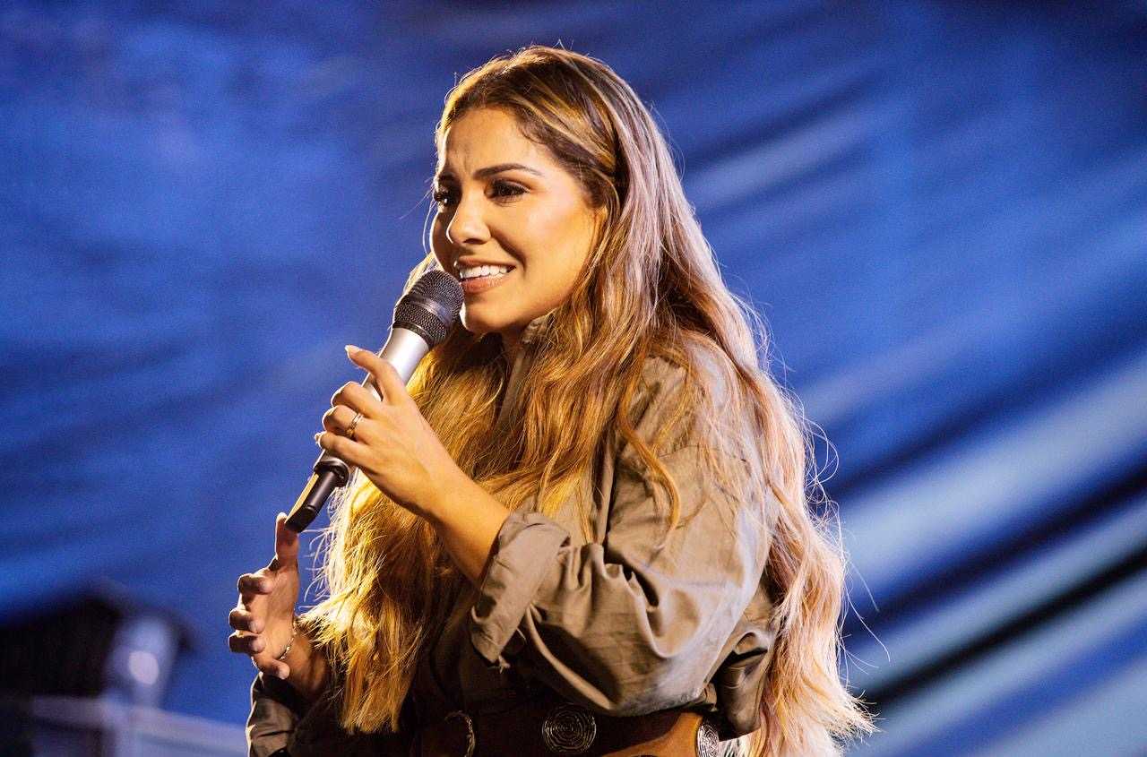 Candeias celebra fé e adoração na 2ª noite da Semana Evangélica