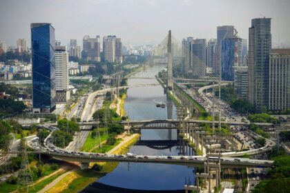 Empresas deixam Faria Lima: alto custo impulsiona novos destinos em SP